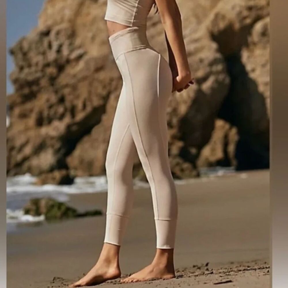 Free People Movement Hotshot Leggings S NEW with tags